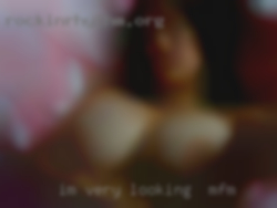 Im very oral looking for MFM and love to  please.